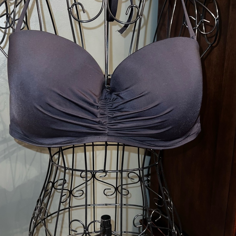 Chic Black Bikini with Sweetheart Neckline and Gathered Detail